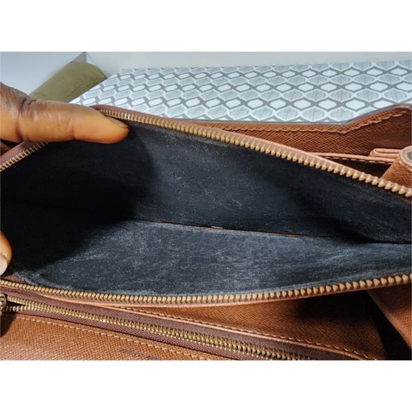 Authentic Louis Vuitton Monogram Canvas Concorde Bag - Picture 13 of 14